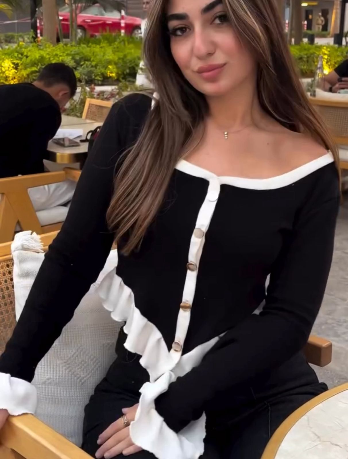 Black & white ruffled top