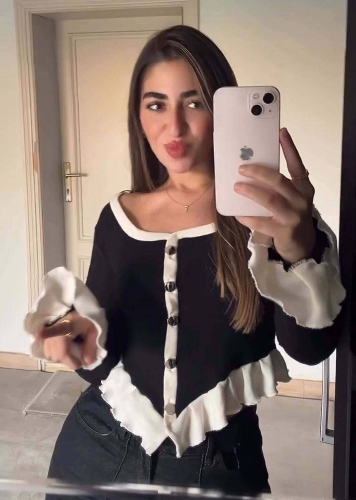 Black & white ruffled top